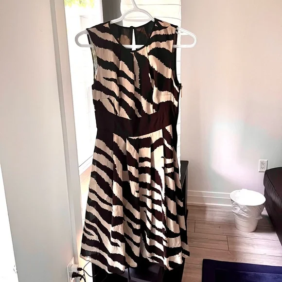 Micheal Kors Chic Zebra-Print Silk Midi Dress with Cinched Waist Size S - Picture 2 of 9